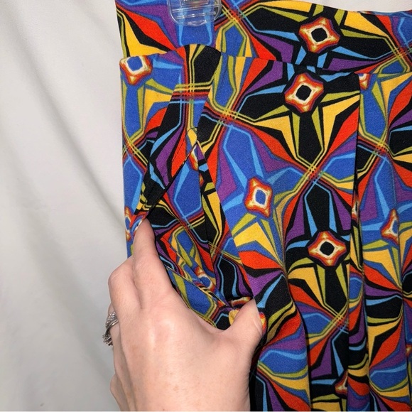 Lularoe Large Madison Pleated Pockets Geometric Pattern Blue Multi Color Skirt - Picture 5 of 7